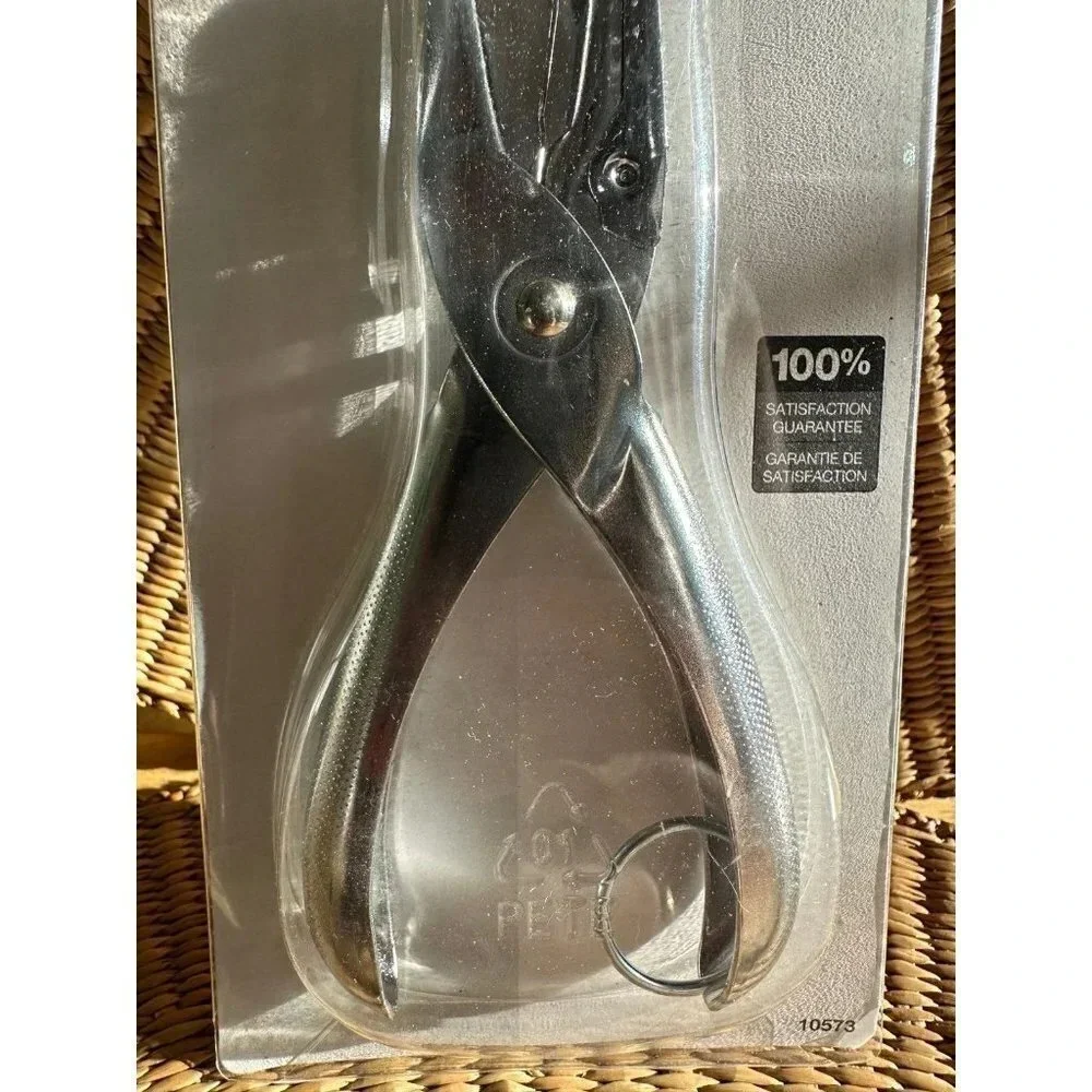 Staples basic NEW 1-hole punch - Picture 3 of 5